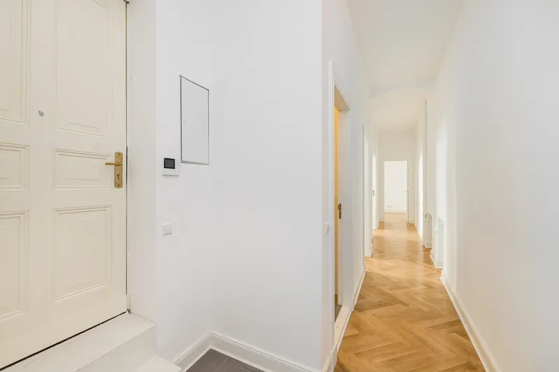 Stilvoll sanierter Altbau in Bestlage Schlüterstraße | Wohnen & stilles Gewerbe — photo 1
